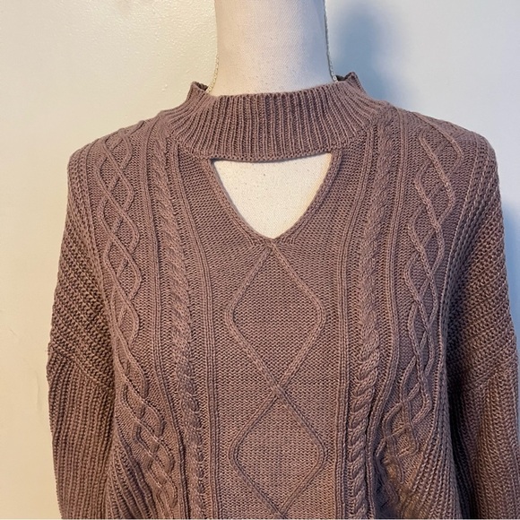 Steve Madden • Mauve Cutout Long Sleeve Sweater - Picture 4 of 5